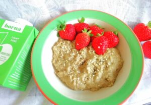 Berry matcha pistachio milk porridge Breakfast vegan